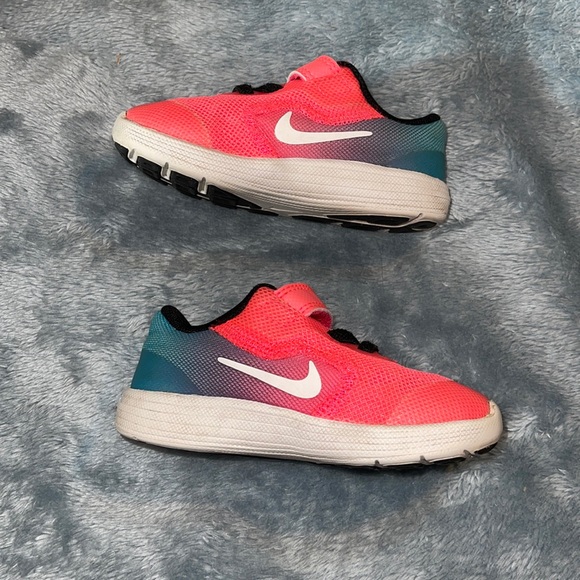Toddler Girls 6C Nike Velcro shoes - Picture 2 of 9
